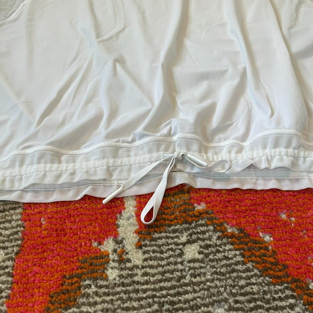 Lululemon Final Count Tee, White, Size 4(?) With … - image 5